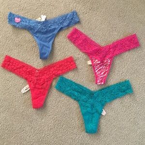NWT Victoria’s Secret Med/One Size Lacie Thongs
